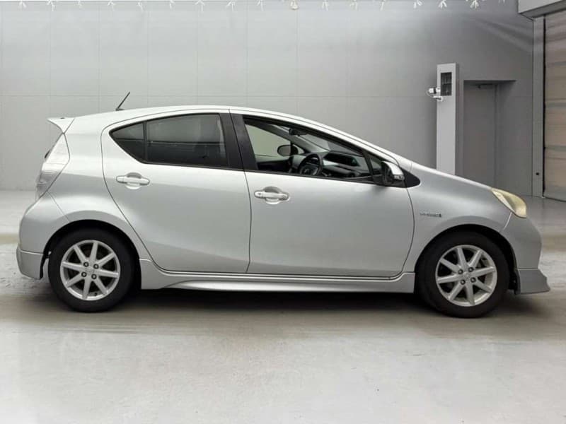 TOYOTA AQUA 2012 7 thumbnail 5