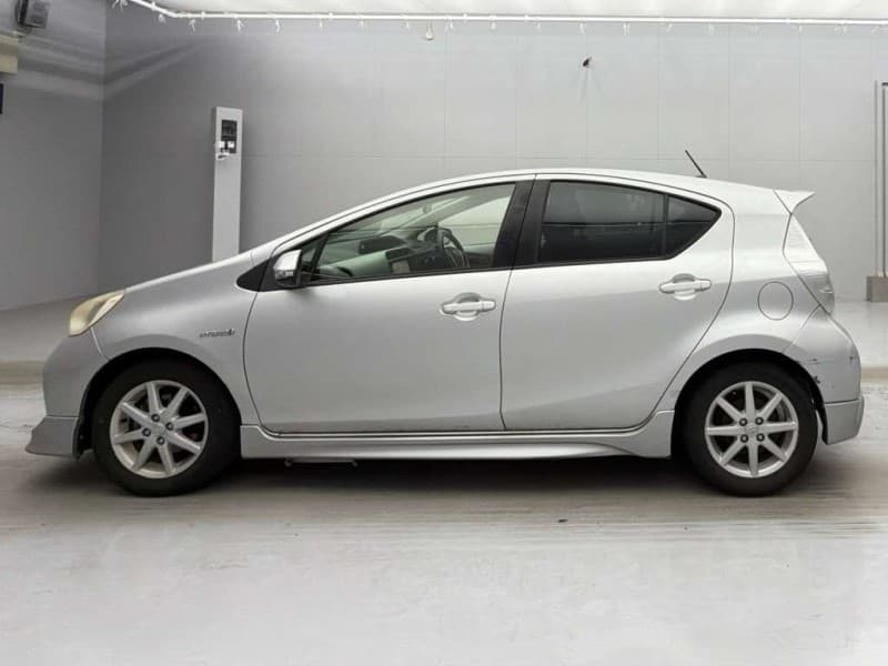 TOYOTA AQUA 2012 7 thumbnail 6