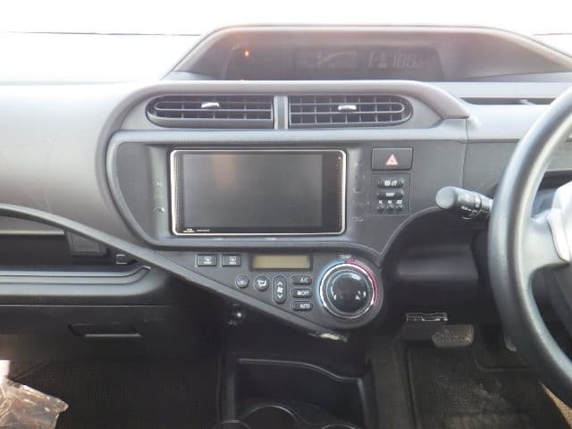 TOYOTA AQUA 2012 11 thumbnail 10