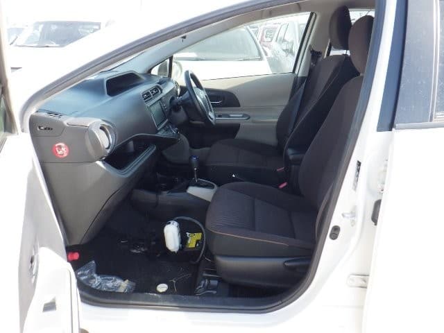 TOYOTA AQUA 2012 11 thumbnail 6