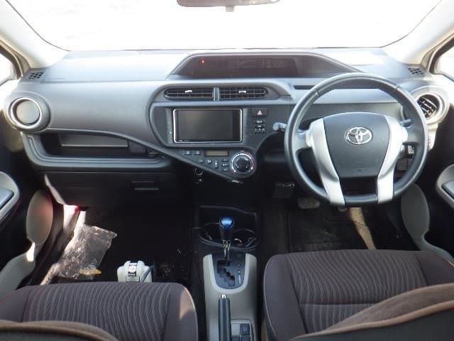 TOYOTA AQUA 2012 11 thumbnail 8