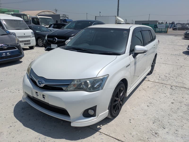 TOYOTA COROLLA FIELDER 2013 11 thumbnail 3