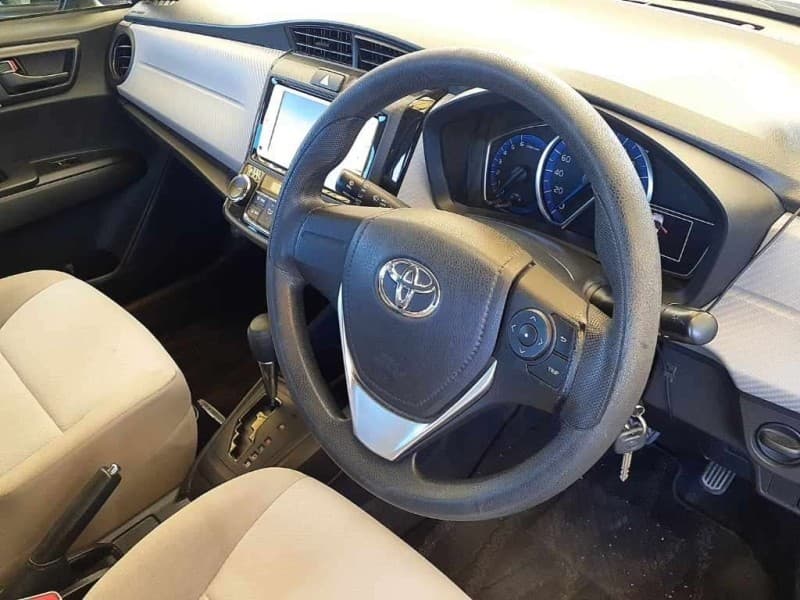 TOYOTA COROLLA AXIO 2013 12 thumbnail 5