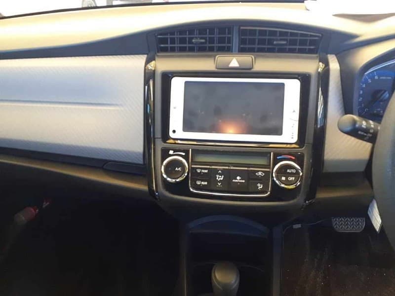 TOYOTA COROLLA AXIO 2013 12 thumbnail 6