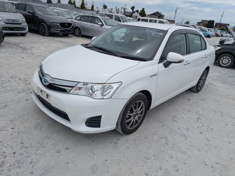 TOYOTA COROLLA AXIO 2014 12 thumbnail 3