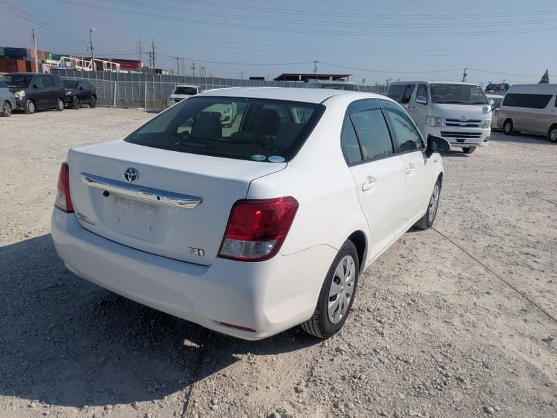 TOYOTA COROLLA AXIO 2015 1 thumbnail 4