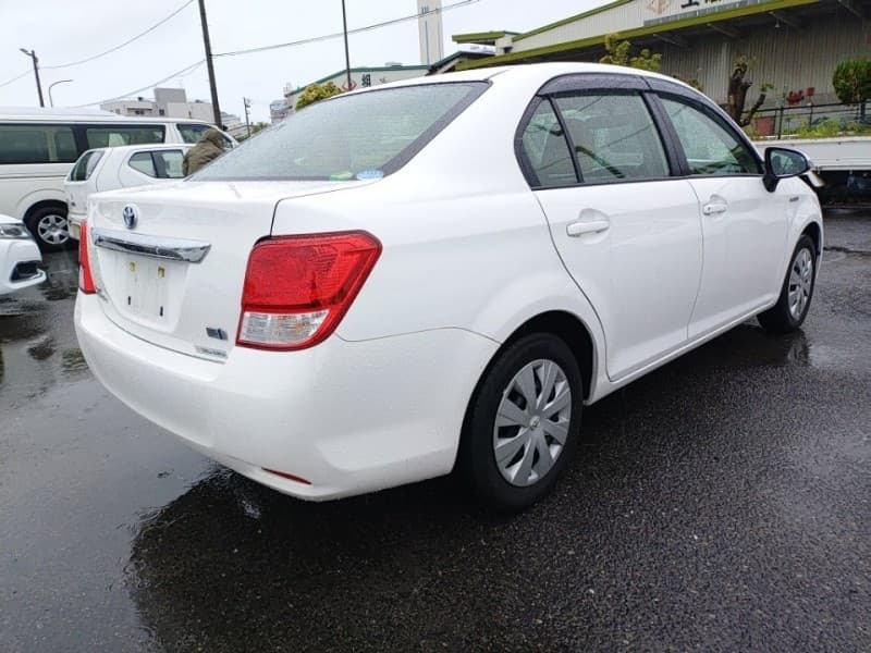 TOYOTA COROLLA AXIO 2014 12 thumbnail 3