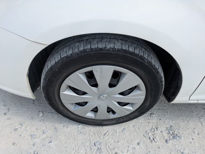 TOYOTA COROLLA AXIO 2015 4 thumbnail 14
