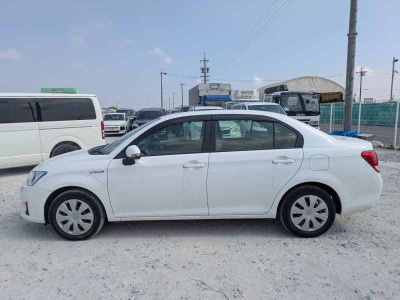 TOYOTA COROLLA AXIO 2015 4 thumbnail 23