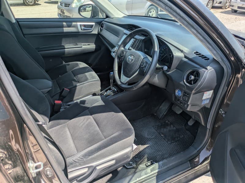 TOYOTA COROLLA AXIO 2015 7 thumbnail 10