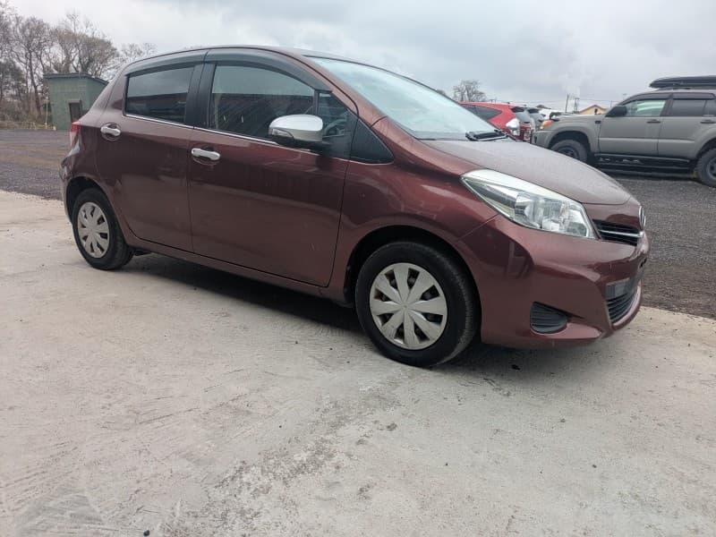 TOYOTA VITZ 2011