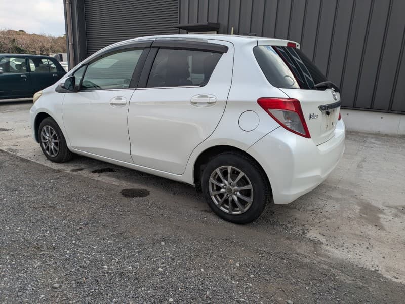 TOYOTA VITZ 2011 2 thumbnail 6