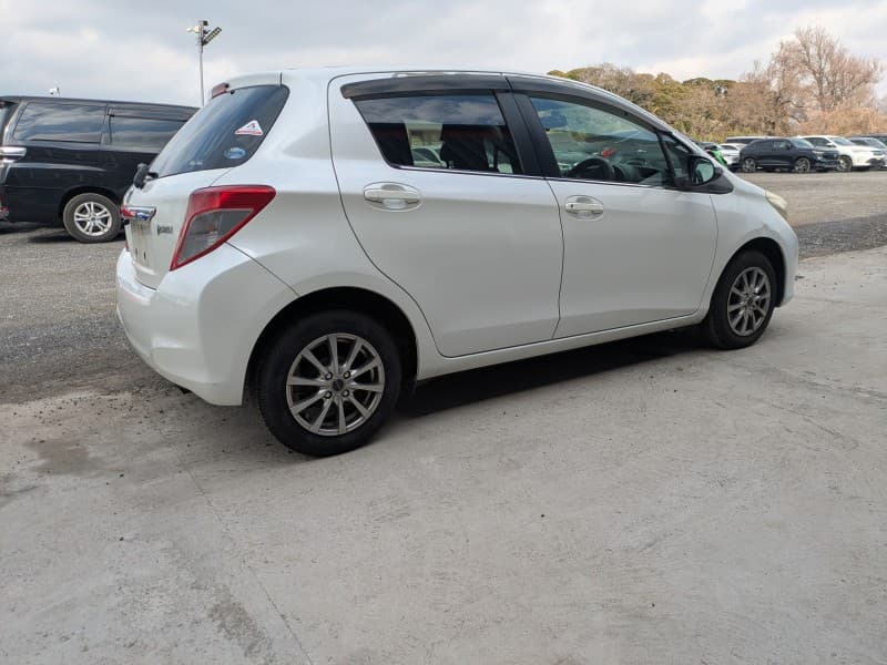 TOYOTA VITZ 2011 2 thumbnail 7