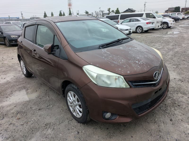 TOYOTA VITZ 2011