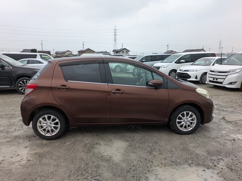 TOYOTA VITZ 2011 6 thumbnail 14