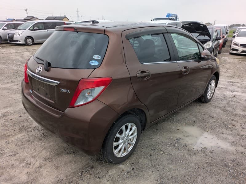 TOYOTA VITZ 2011 6 thumbnail 4