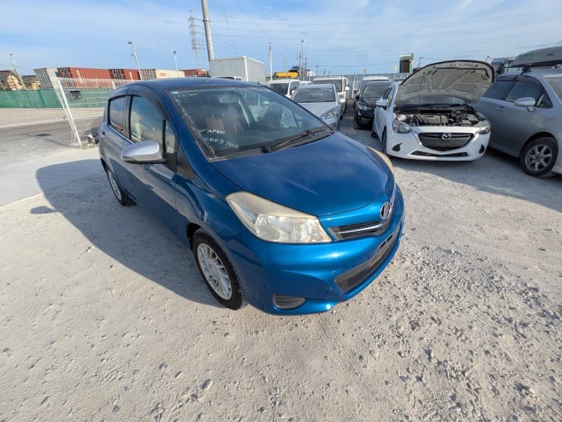TOYOTA VITZ 2011
