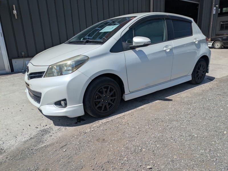 TOYOTA VITZ 2011 12 thumbnail 2
