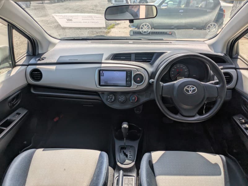 TOYOTA VITZ 2011 12 thumbnail 5