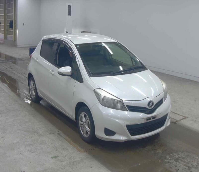 TOYOTA VITZ 2012