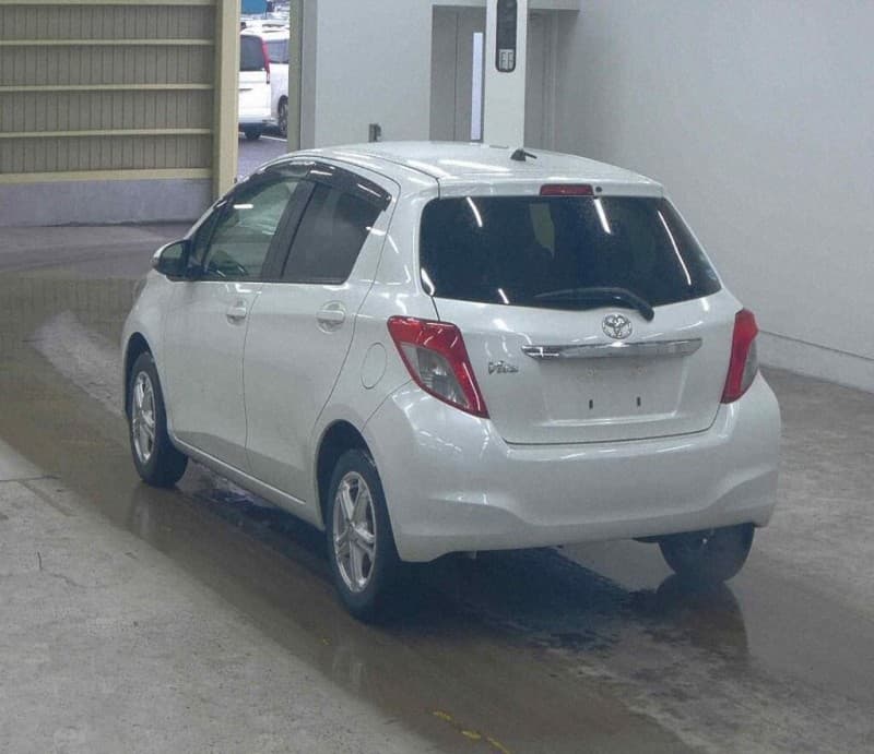 TOYOTA VITZ 2012 10 thumbnail 4