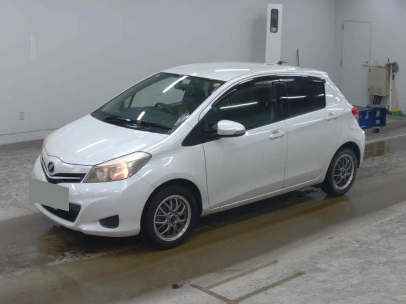 TOYOTA VITZ 2013 10 thumbnail 2