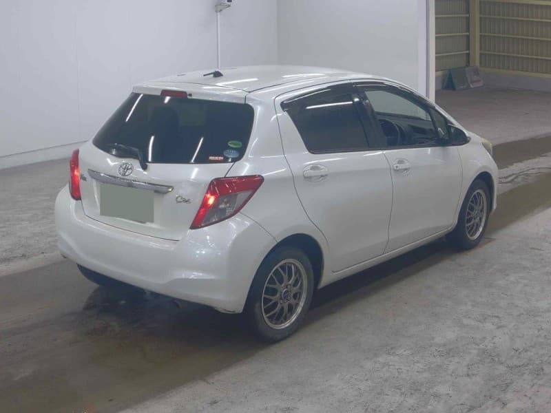TOYOTA VITZ 2013 10 thumbnail 3