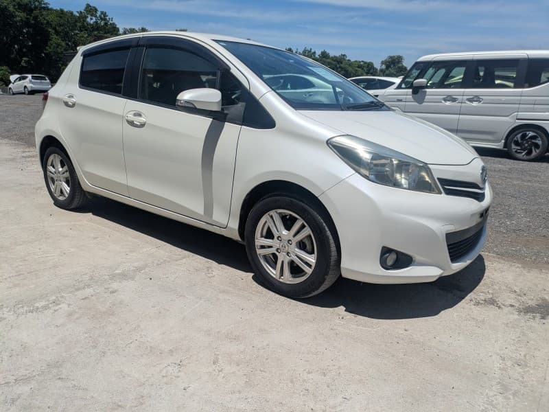 TOYOTA VITZ 2013