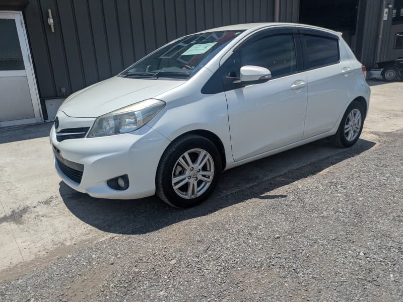 TOYOTA VITZ 2013 2 thumbnail 2