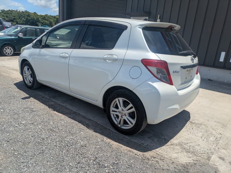TOYOTA VITZ 2013 2 thumbnail 3