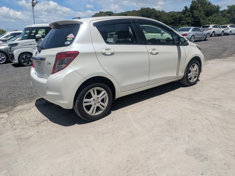 TOYOTA VITZ 2013 2 thumbnail 4