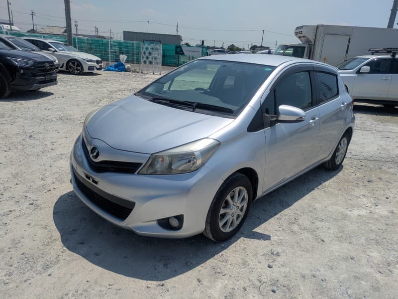 TOYOTA VITZ 2013 3 thumbnail 3
