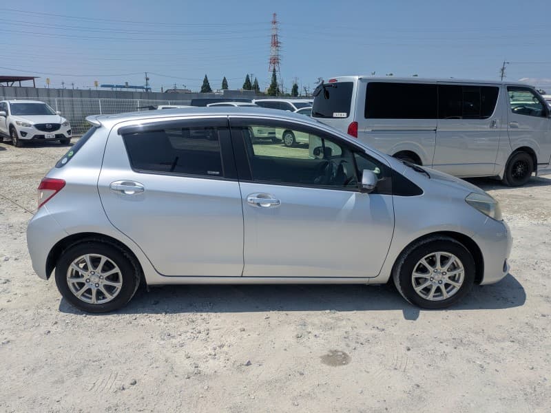 TOYOTA VITZ 2013 3 thumbnail 4