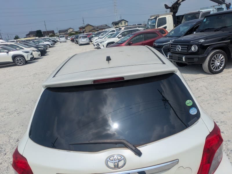 TOYOTA VITZ 2013 10 thumbnail 8
