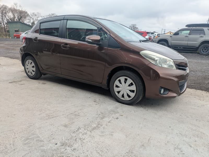 TOYOTA VITZ 2013