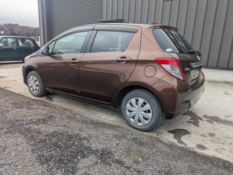 TOYOTA VITZ 2013 11 thumbnail 6