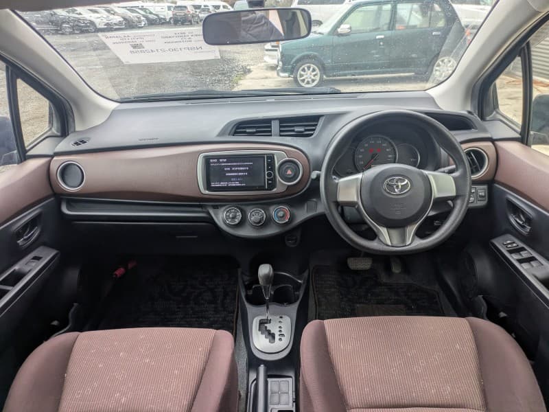 TOYOTA VITZ 2013 11 thumbnail 8
