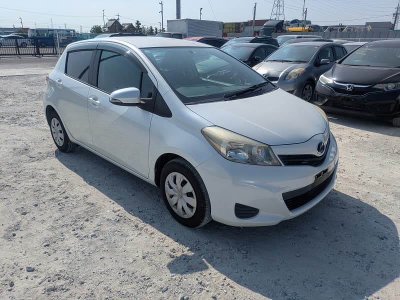 TOYOTA VITZ 2013