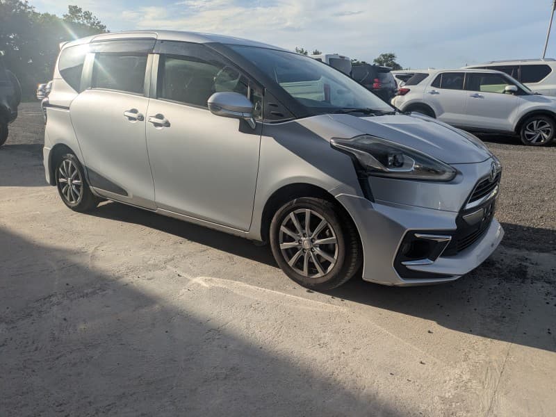 TOYOTA SIENTA 2016