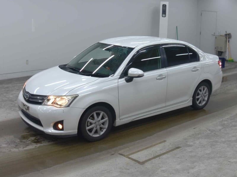 TOYOTA COROLLA AXIO 2012 6 thumbnail 2