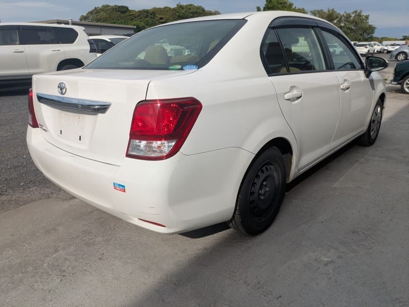 TOYOTA COROLLA AXIO 2013 4 thumbnail 4
