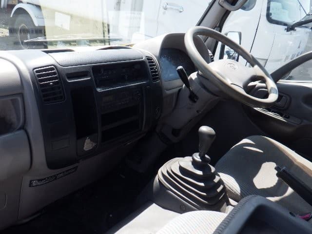TOYOTA DYNA 2002 12 thumbnail 14
