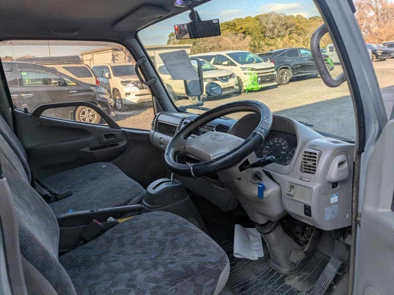 TOYOTA DYNA 2002 11 thumbnail 8