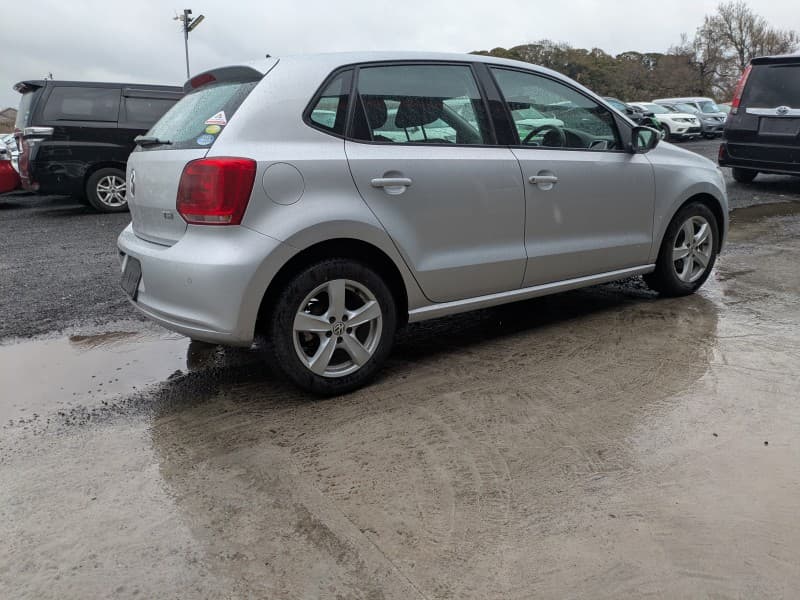 VOLKSWAGEN POLO 2011 3 thumbnail 7