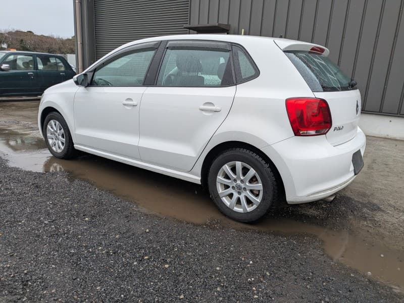 VOLKSWAGEN POLO 2011 8 thumbnail 6