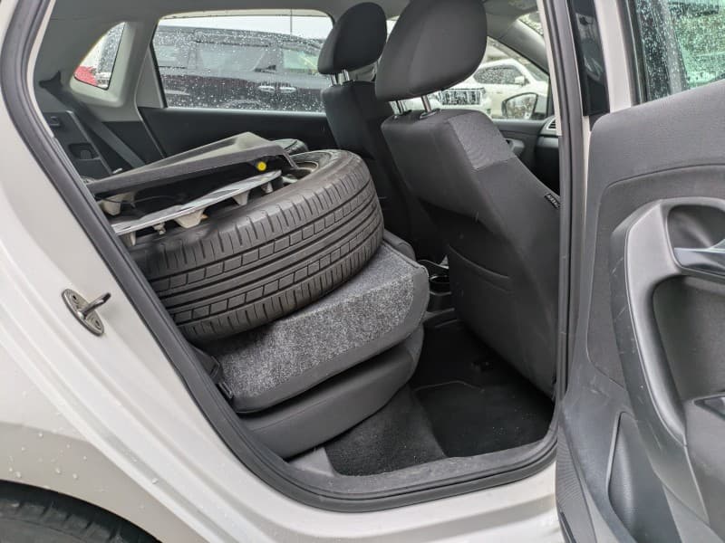 VOLKSWAGEN POLO 2011 8 thumbnail 10