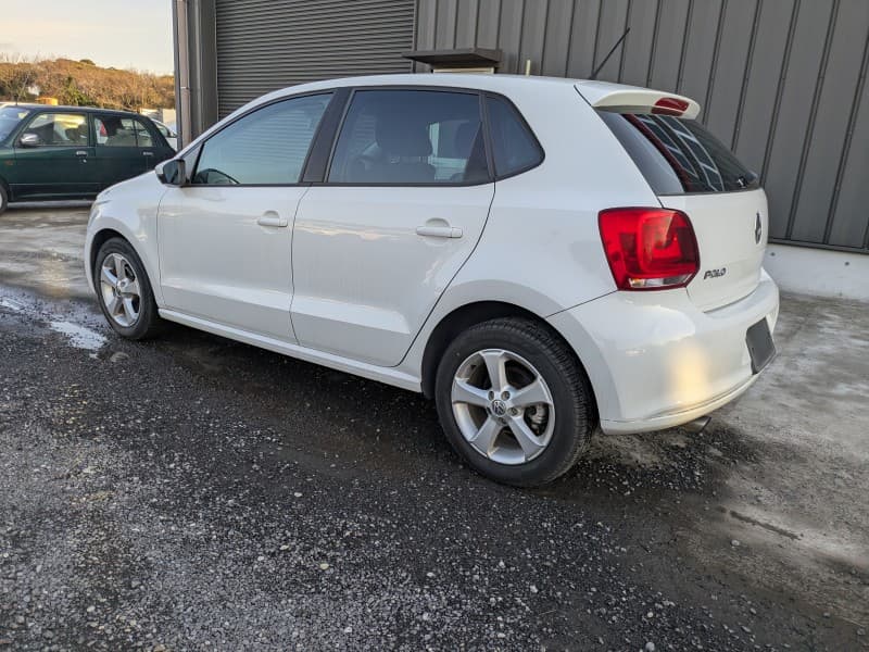 VOLKSWAGEN POLO 2011 9 thumbnail 6