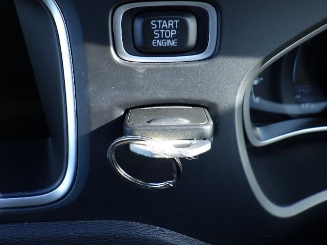 VOLVO V40 2013 3 thumbnail 2
