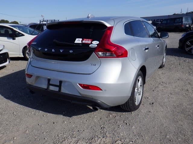 VOLVO V40 2013 3 thumbnail 11