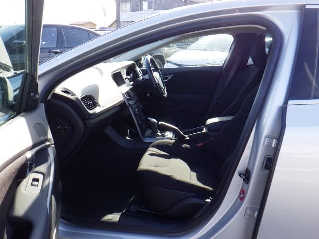 VOLVO V40 2013 3 thumbnail 14